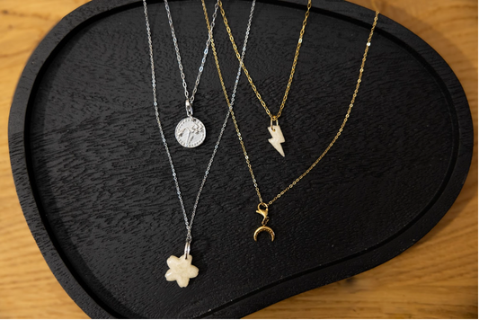 Collier fin + charms