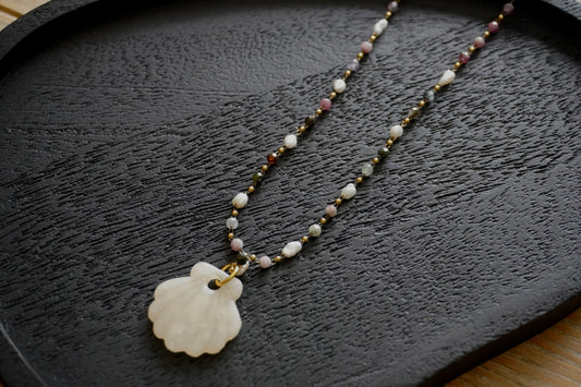 Collier petite perle avec charms