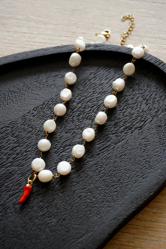 Collier perle d’eau douce plus charms